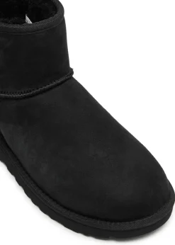 Classic Mini II suede boots