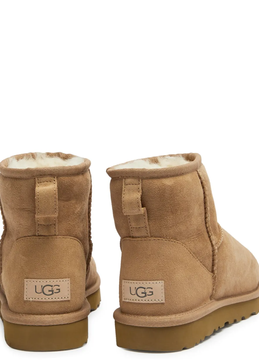 Classic Mini II suede boots