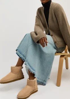 Classic Mini II suede boots
