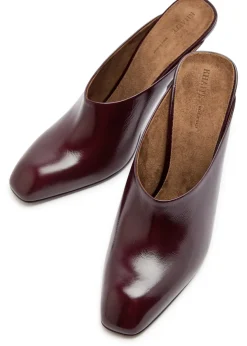 Colt 100 glossed leather mules