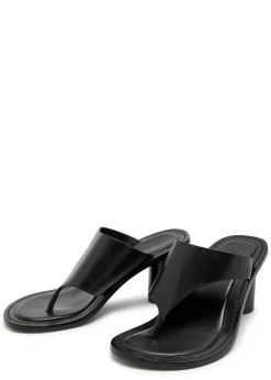 Hardie 70 thong mules