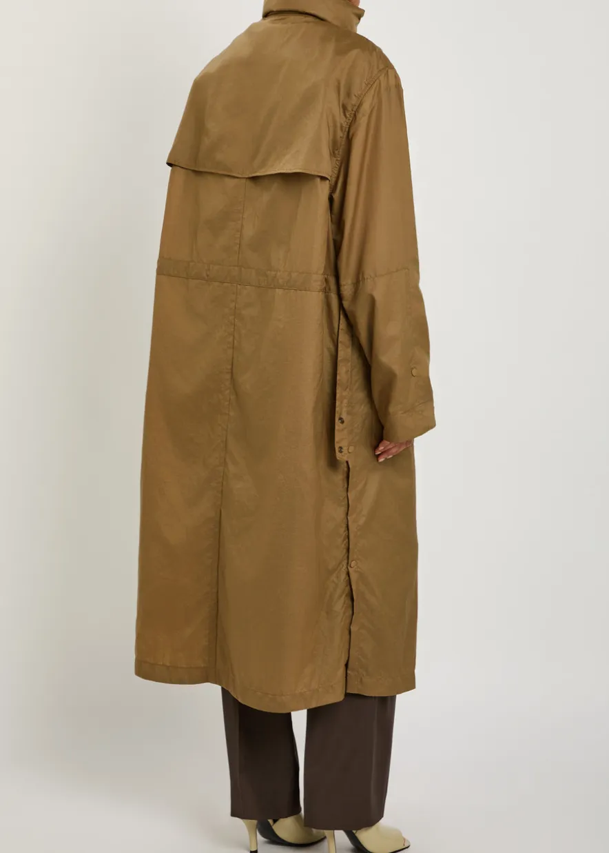 Hooded water-repellent nylon raincoat