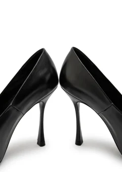 Kiss 105 leather pumps