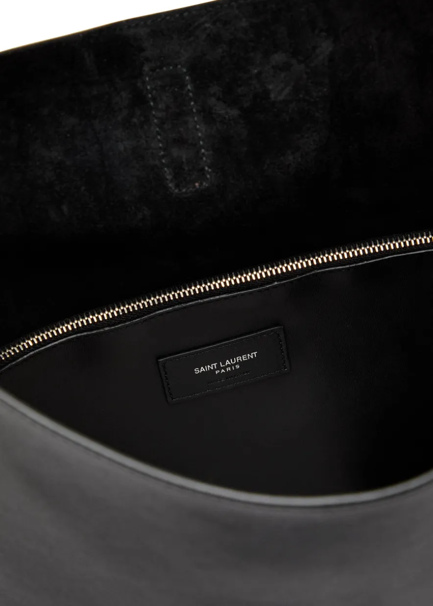 Le 5 à 7 large grained leather shoulder bag