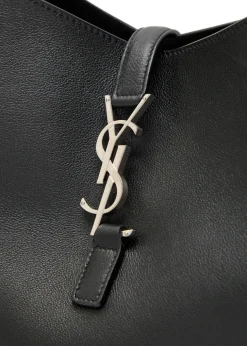 Le 5 à 7 large grained leather shoulder bag