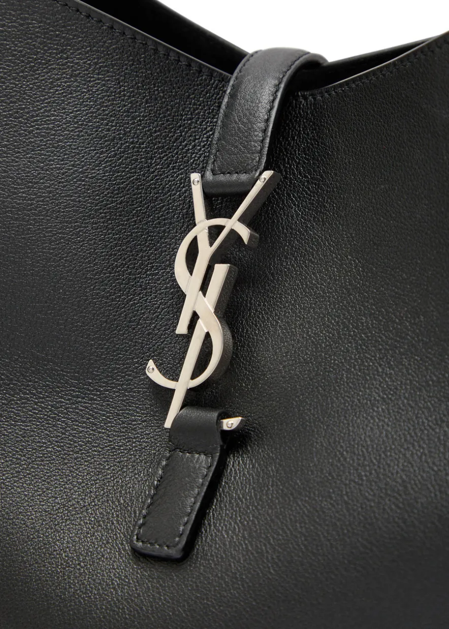 Le 5 à 7 large grained leather shoulder bag
