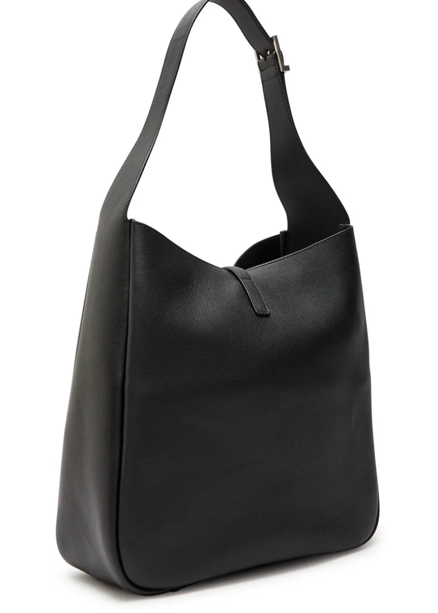Le 5 à 7 large grained leather shoulder bag