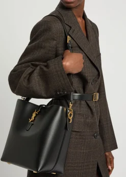 Le 37 small leather bucket bag