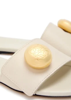 Pebble logo leather sliders