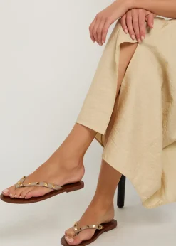 Rockstud thong leather sandals