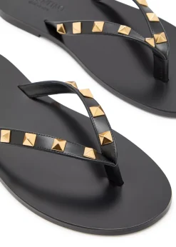 Rockstud thong leather sandals