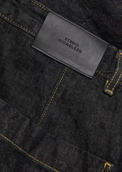 Single pleat wide-leg jeans