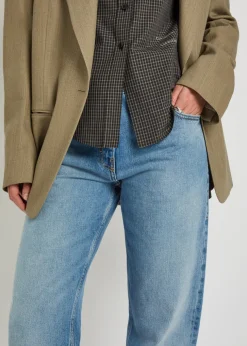 Straight-leg jeans