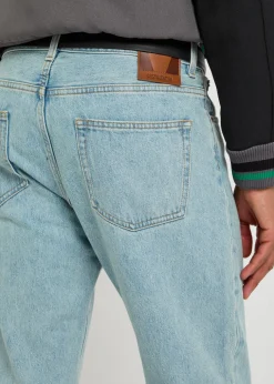 Straight-leg jeans