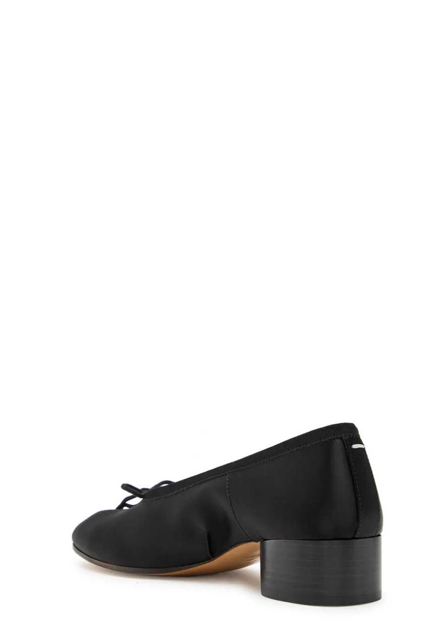 Tabi 30 satin pumps
