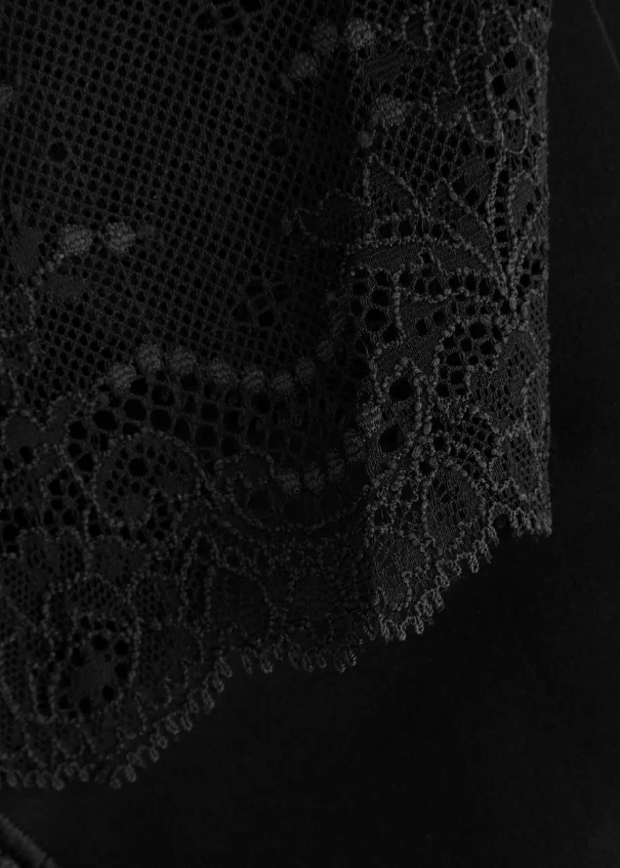Undie-Tectable lace-trimmed seamless briefs
