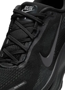 Vomero 18 sneakers